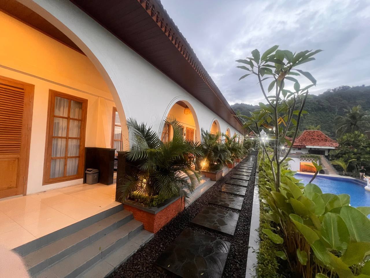 Kolam Renang Hotel Abah Subang Suasana Malam